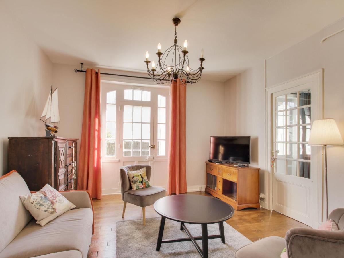 Holiday Home Le Petit Biyou By Interhome Дінар Екстер'єр фото